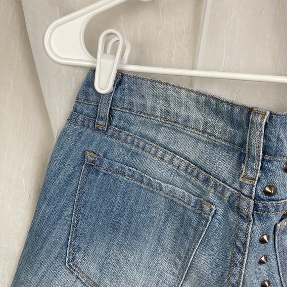 🌞 Ripped Distressed Denim Shorts Silver Studded Frayed Hem Forever 21 Size 24 - Picture 8 of 16